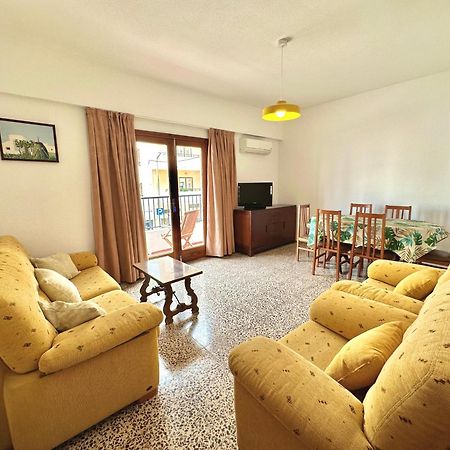 Hostal Y Apartamentos Santa Eulalia ซานตาเอวเลเรียเดสริว ภายนอก รูปภาพ