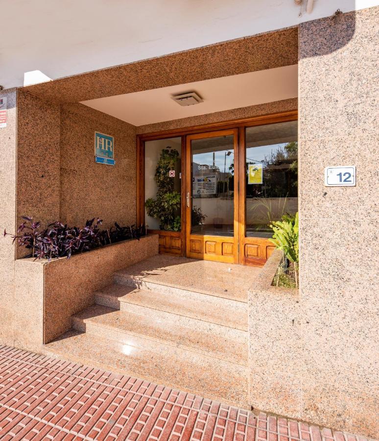 Hostal Y Apartamentos Santa Eulalia ซานตาเอวเลเรียเดสริว ภายนอก รูปภาพ