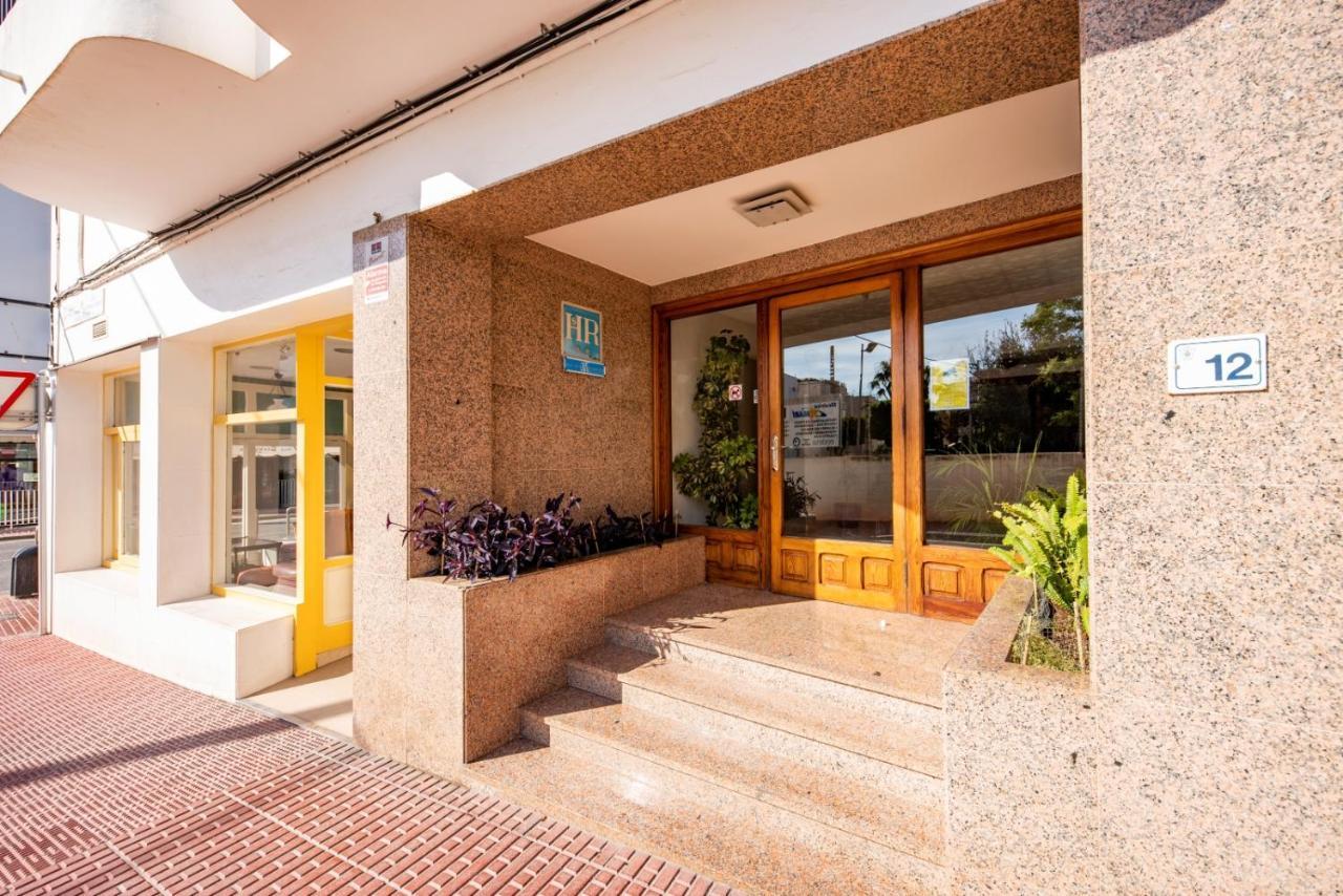 Hostal Y Apartamentos Santa Eulalia ซานตาเอวเลเรียเดสริว ภายนอก รูปภาพ