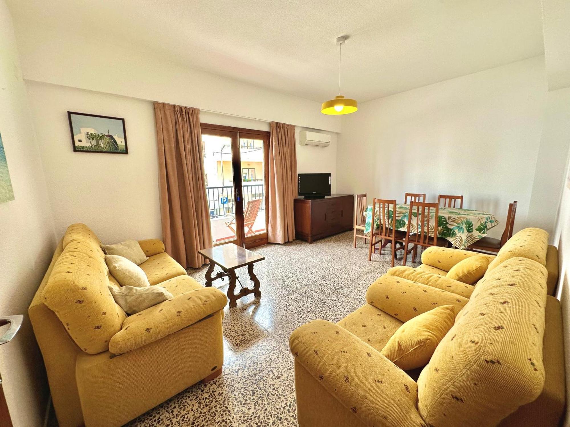 Hostal Y Apartamentos Santa Eulalia ซานตาเอวเลเรียเดสริว ภายนอก รูปภาพ