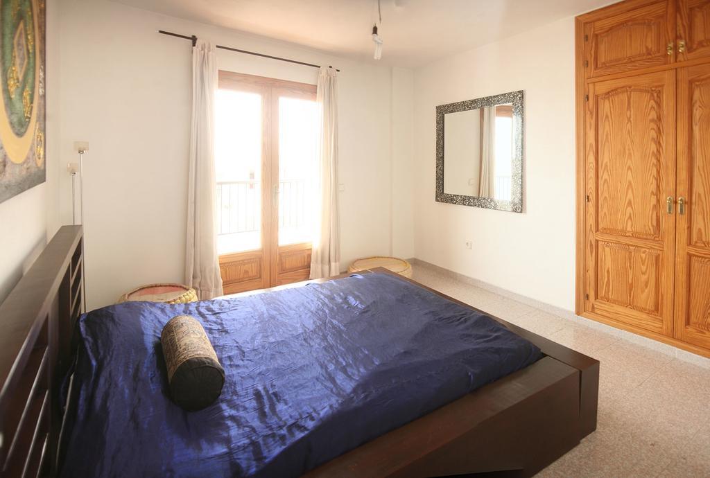 Hostal Y Apartamentos Santa Eulalia ซานตาเอวเลเรียเดสริว ภายนอก รูปภาพ